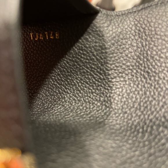 ❌SOLD ❌Louis Vuitton Empreinte 6 Key Holder - Picture 6 of 6